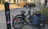un support pour garer et attacher le vélo cargo parking