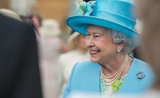 anniversaire reine Angleterre Elizabeth barbie effigie Mattel famille royale 