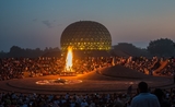 Le Matrimandir illuminé pour les 50 ans d'Auroville