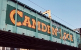 Le pont de Camden Town, à côté de l'entrée du marché