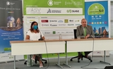 Deux personnes en train de parler du développement durable et du tourisme 5.0 à Alicante