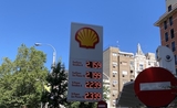 prix du carburant dans une station service à Madrid
