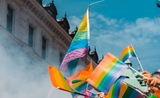 Des drapeaux LGBTQI+ lors de la pride 2022