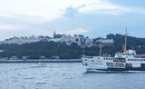 Un bateau navigue en Turquie, à Istanbul 
