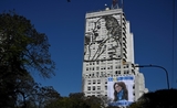 une grande affiche de soutien à la présidente en Argentine