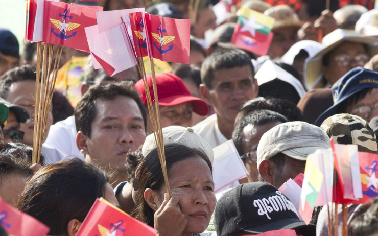 Importante manifestation de soutien à l’armée birmane