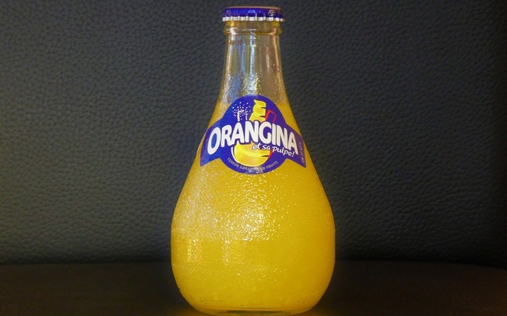 Une bouteille typique d'Orangina
