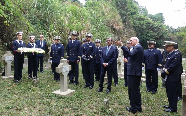Hong Kong Hommages aux marins de la Fronde Ambassadeur consul