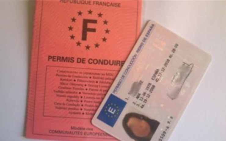 un permis de conduire français et un permis de conduire espagnol
