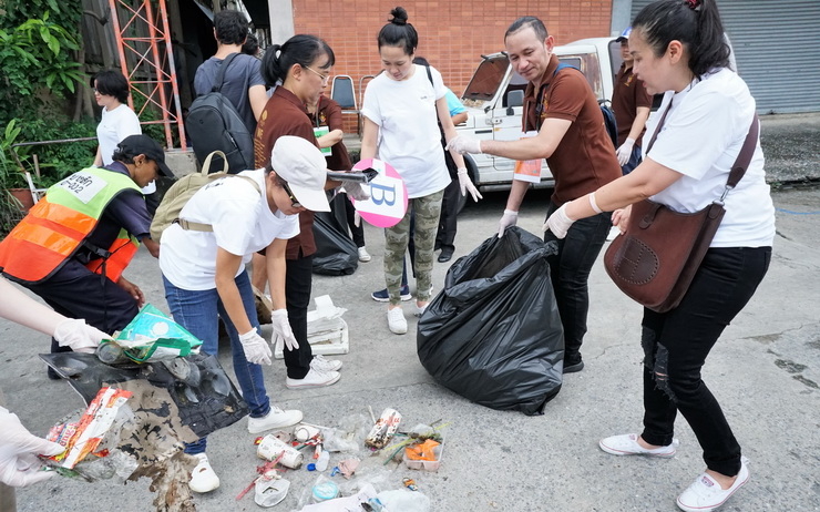 Ambassade de France en Thailande Clean up the world