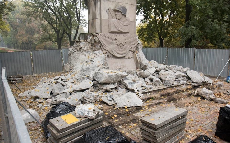 Démantèlement monument Varsovie 