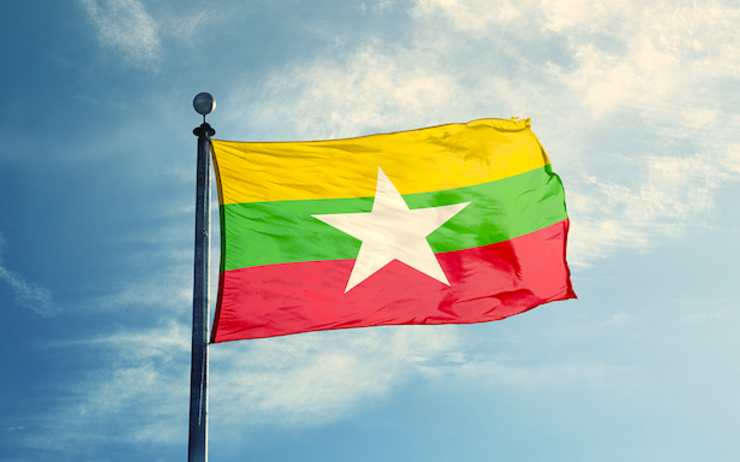 Ecouter l'hymne national birman assis coûte 3 ans d'emprisonnement