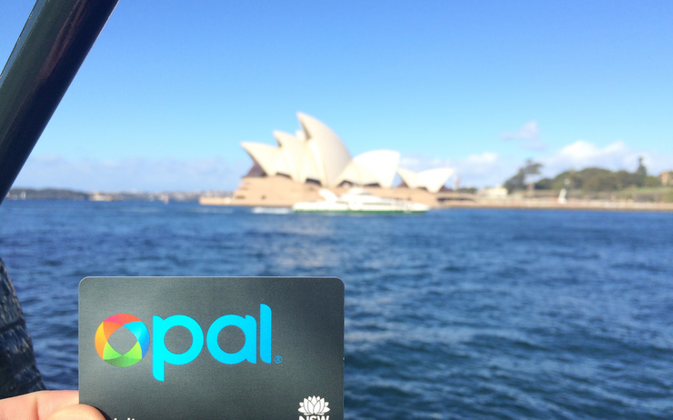 Prendre un train au départ de l’aéroport de Sydney va bientôt apparaître comme un moyen de transport beaucoup moins attractif pour les touristes, après qu’un minimum de 35 $ ait été introduit pour les nouvelles cartes OPAL. 