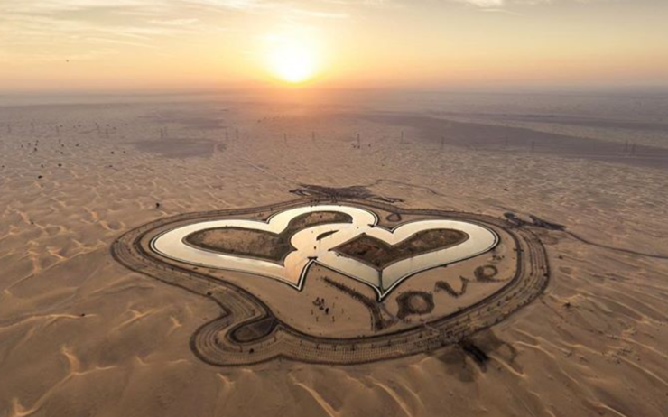Dubai-Al-Qudra-Lakes-heart-shape-lac-en-forme-de-coeurs-Cheikh-Hamdan