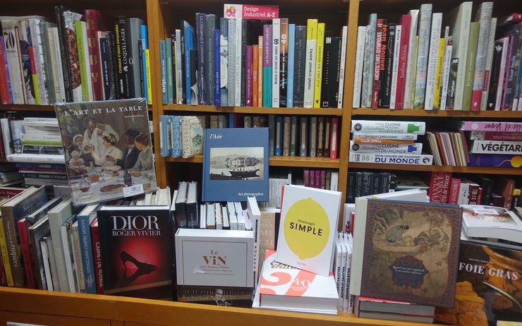 rayon des livres de collection beaux livres librairies parentheses hong kong