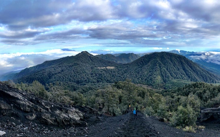 photo du semeru volcan indonésie trekking 
