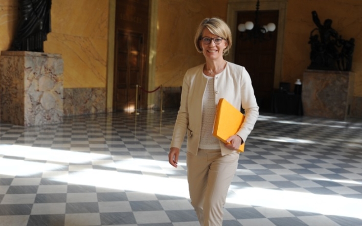 Anne Geneter députée la 11ème circonscription des Français établis hors de France