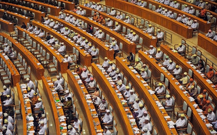 Les salaires des élus en Birmanie amputés de 25% 