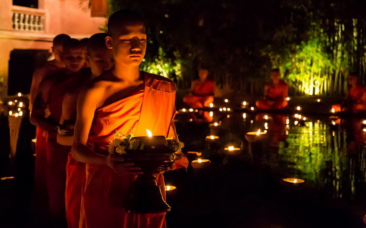 Celebration en Thailande du premier sermon du Bouddha
