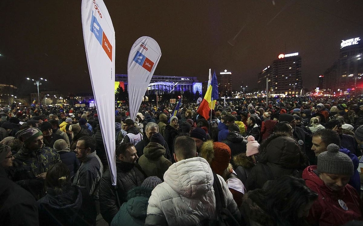 milliers Roumains manifestent défendre état de droit