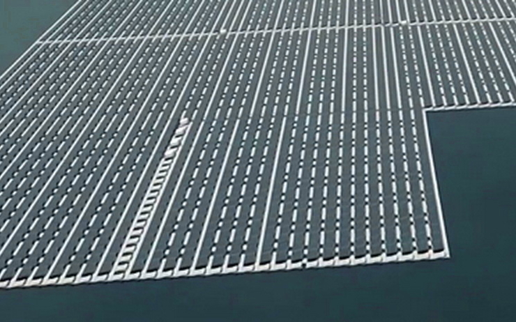 Floating-solar-farm