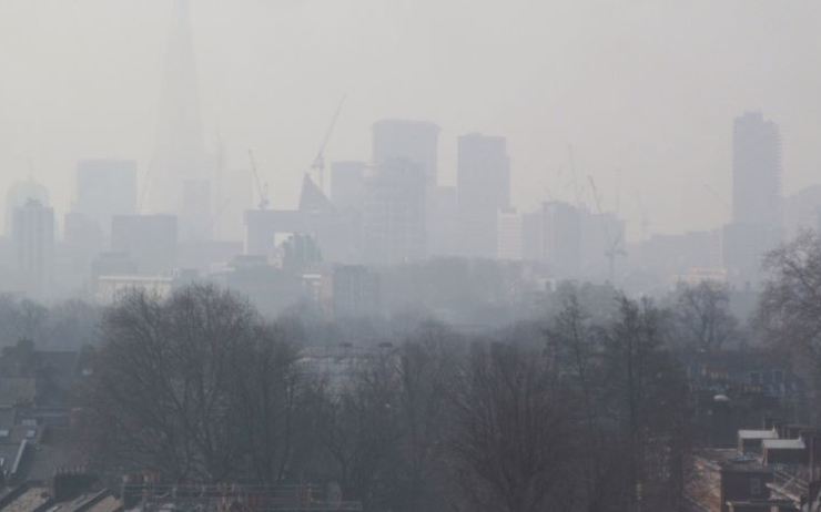 Pollution Londres route dépasse limite légale annuelle Royaume-Uni 