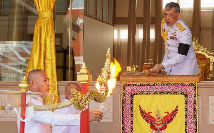 roi-thailande-cremation-vichai