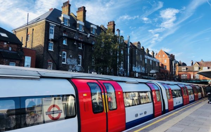 Metro Londres retard ligne underground TFL transports Tube