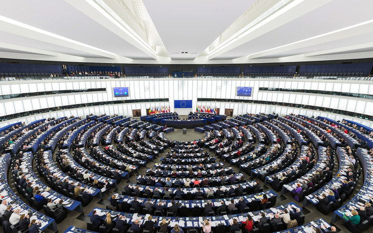 1920px-European_Parliament_Strasbourg_Hemicycle_-_Diliff