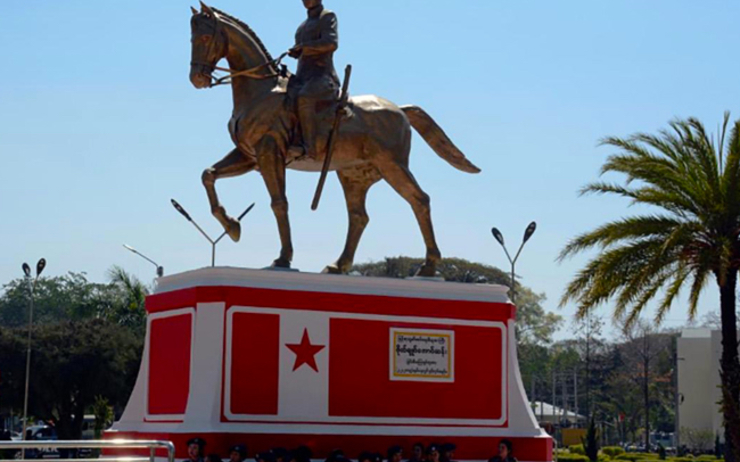 A Loikaw, la statue du général Aung Saung en sursis en Birmanie