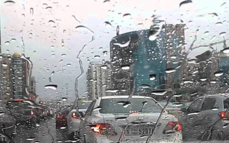 Dubai-EAU-pluies-et-grêle-font-chuter-les-températures
