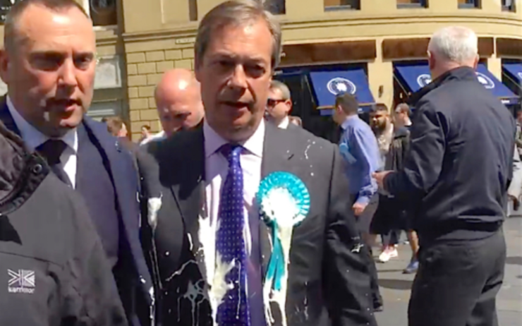 Nigel Farage Brexit Party Londres milkshake Newcastle