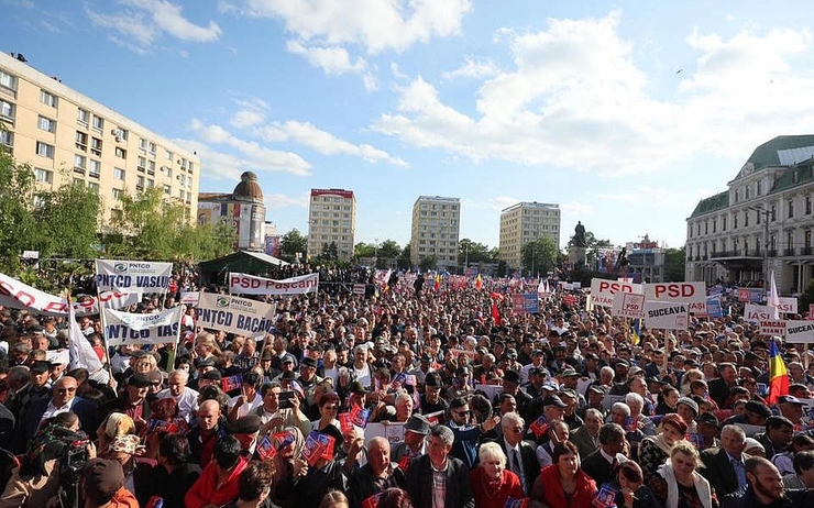 Protestations dans l'est de la Roumanie pour la fête de l'Europe