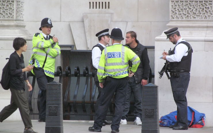 police Londres fouilles contrôles d'identité 