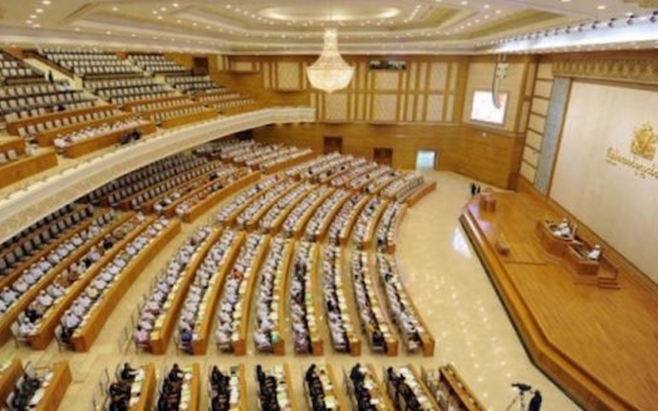 Les parlementaires de Birmanie critiquent vertement le budget régional