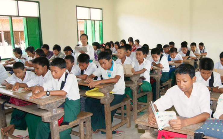 Plus d’admissions extérieures au quartier pour les écoles en Birmanie