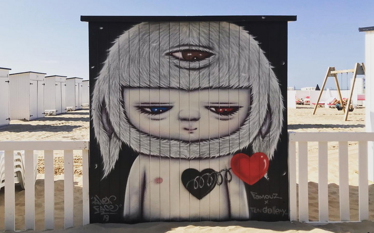 alex face street art