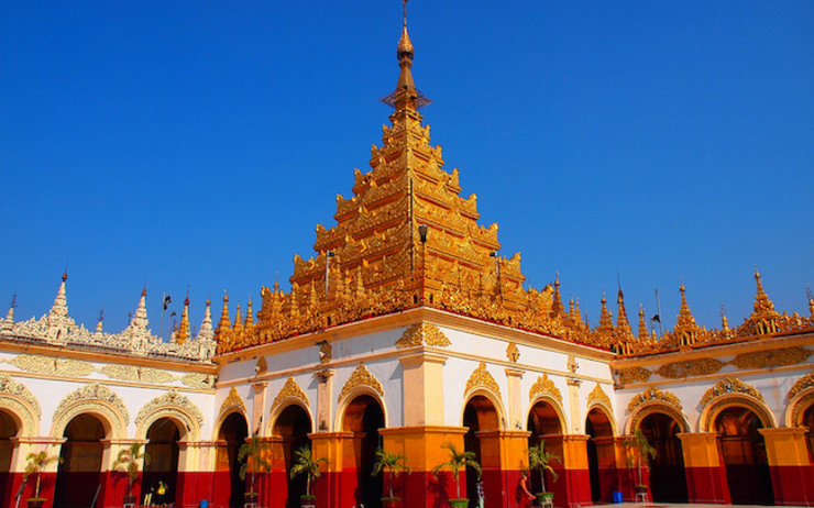 La pagode Maha Muni de Mandalay collecte 1500 euros par jour en Birmanie