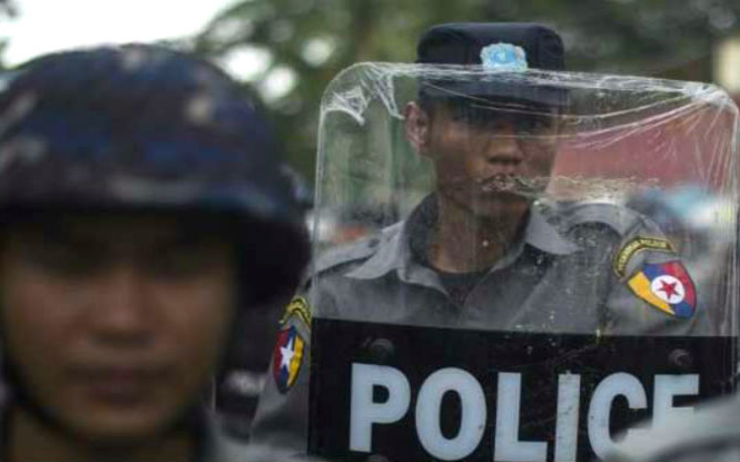 Police en Birmanie