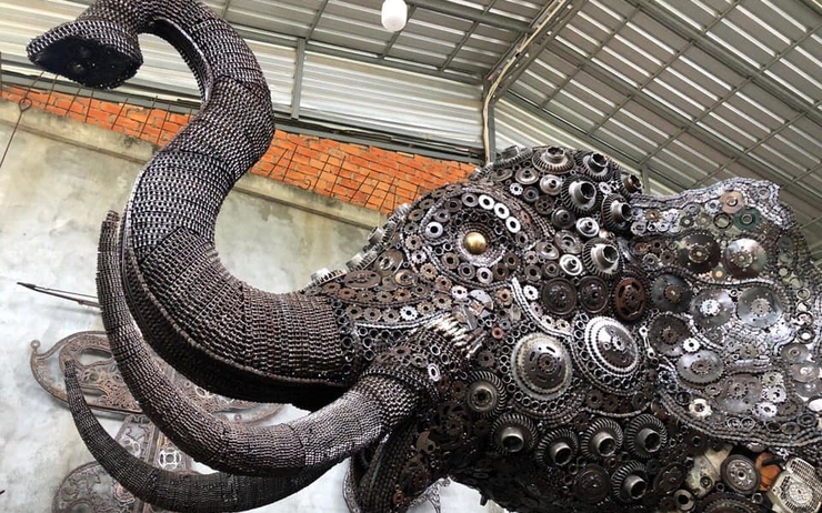 elephant sculpture tronçonneuses cambodge