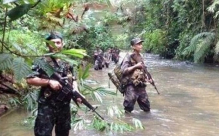 Combattants NMSP en patrouille en Birmanie