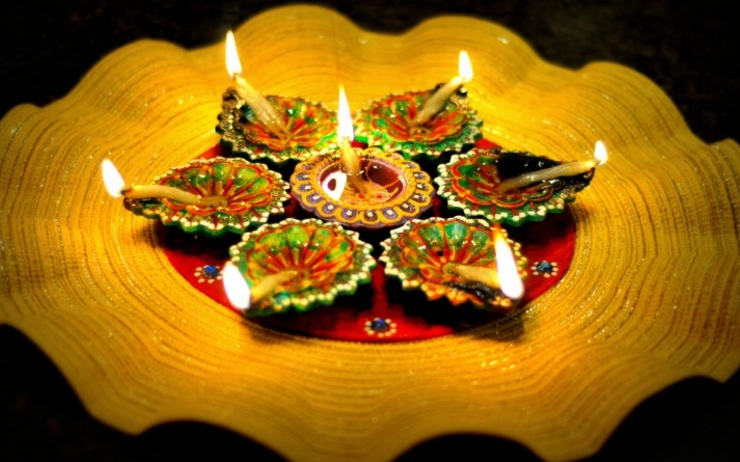 des petites lampes traditionnelles de Diwali