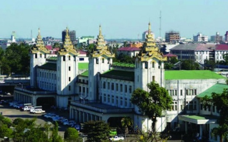 Yangon central railway station gare en Birmanie