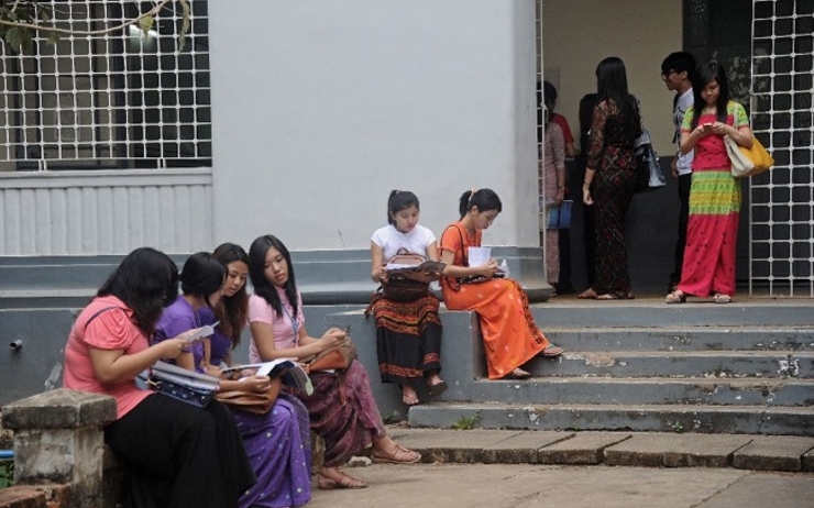 étudiants yangon university en Birmanie