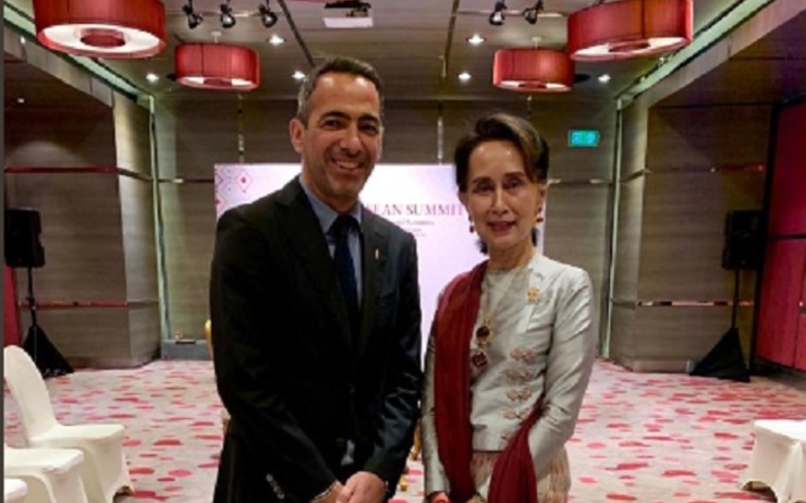 Djorkaeff et Aung San Su Kyi en Birmanie