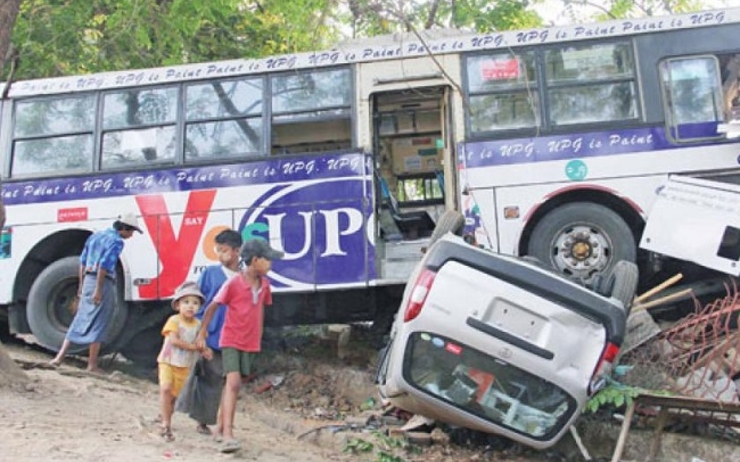 10 morts dans des accidents de bus a Yangon en octobre novembre en BIRMANIE