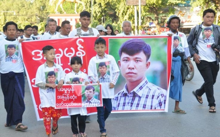 Les manifestants en faveur de Soe Moe Tun, le 13 décembre 2019, en Birmanie