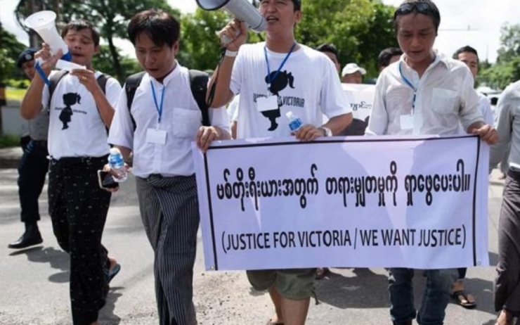 Manifestants Victoria fait divers viol en Birmanie