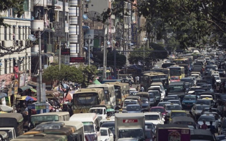 embouteillage dans Yangon en Birmanie