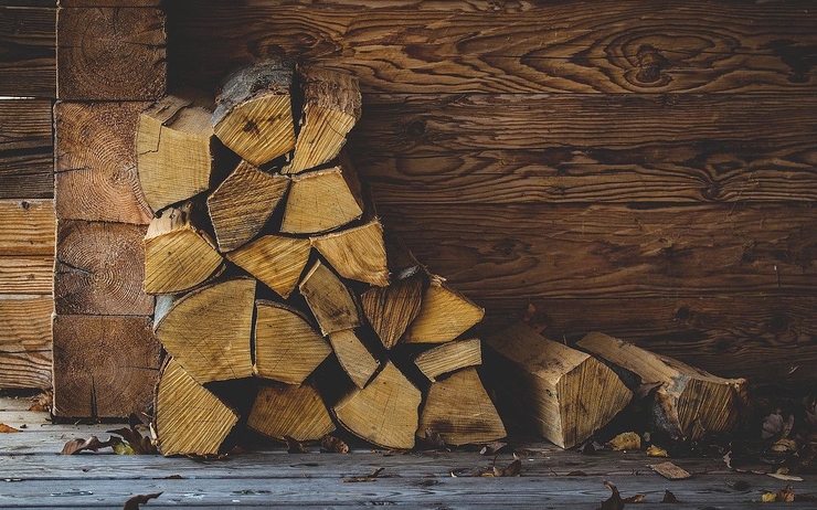 firewood_-_pixabay